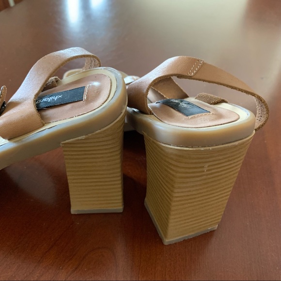 Leather Block Heel Sandals Camel Tan Beige Strappy Sandal Brazil size 38, us7 - Picture 9 of 12